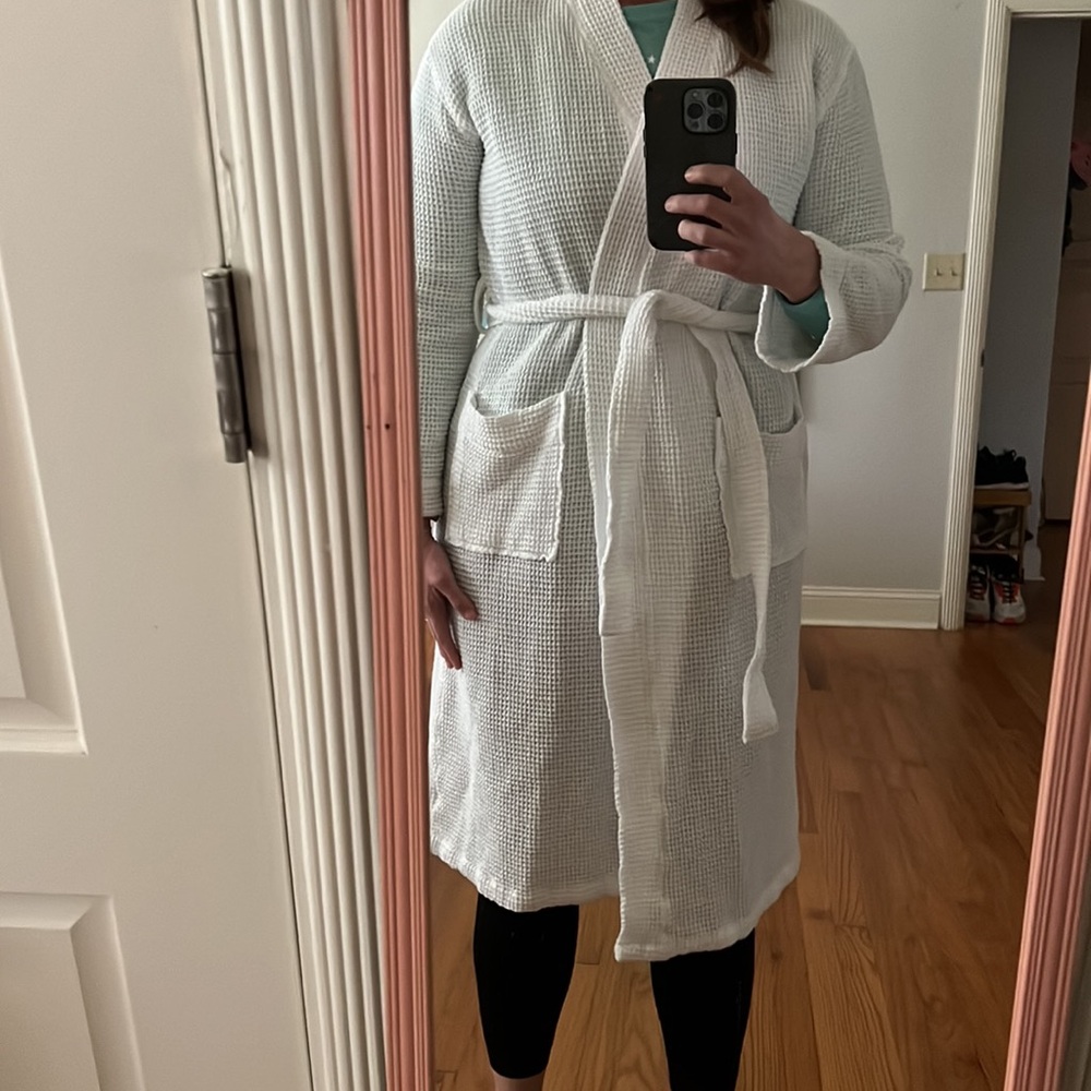 COYUCHI Waffle Robe - White small/medium organic cotton - Picture 2 of 16